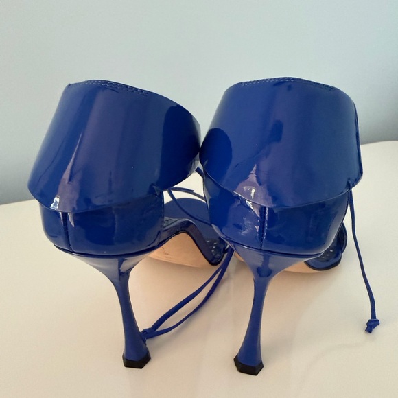 Manolo Blahnik “Chaos” ankle strap sandal in striking cobalt blue patent leather - Picture 6 of 10